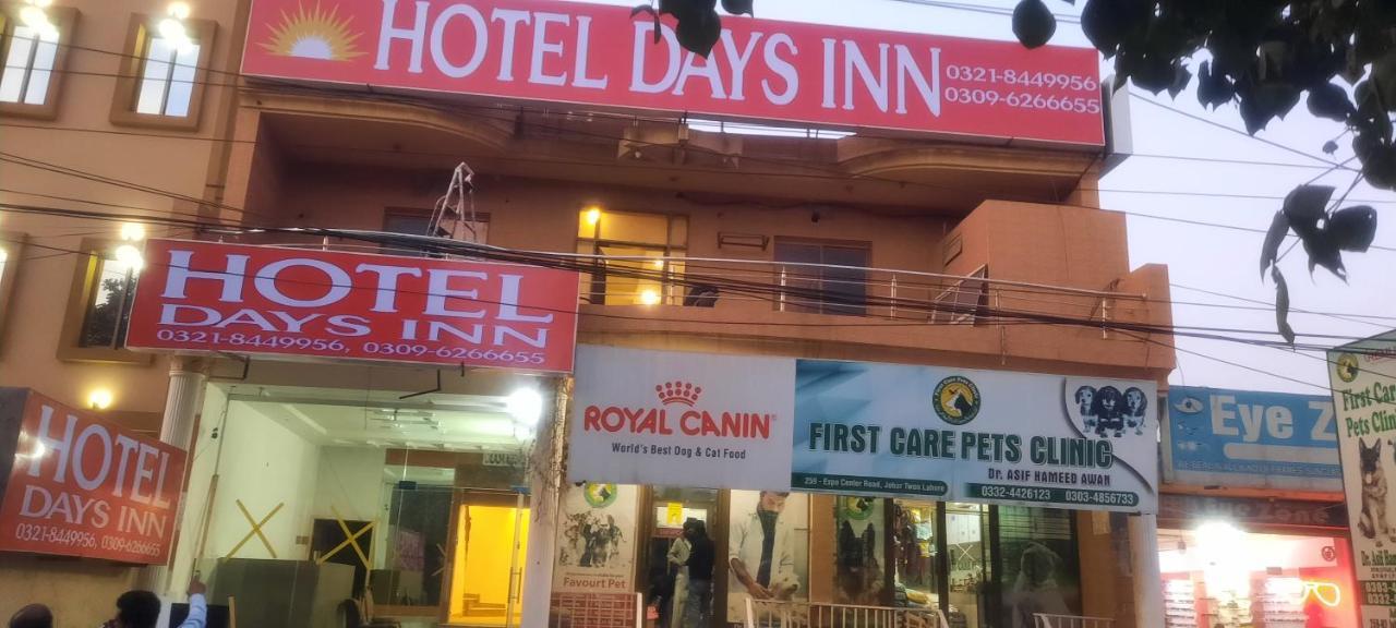 Hotel Day In Emporium Lahore Exteriör bild